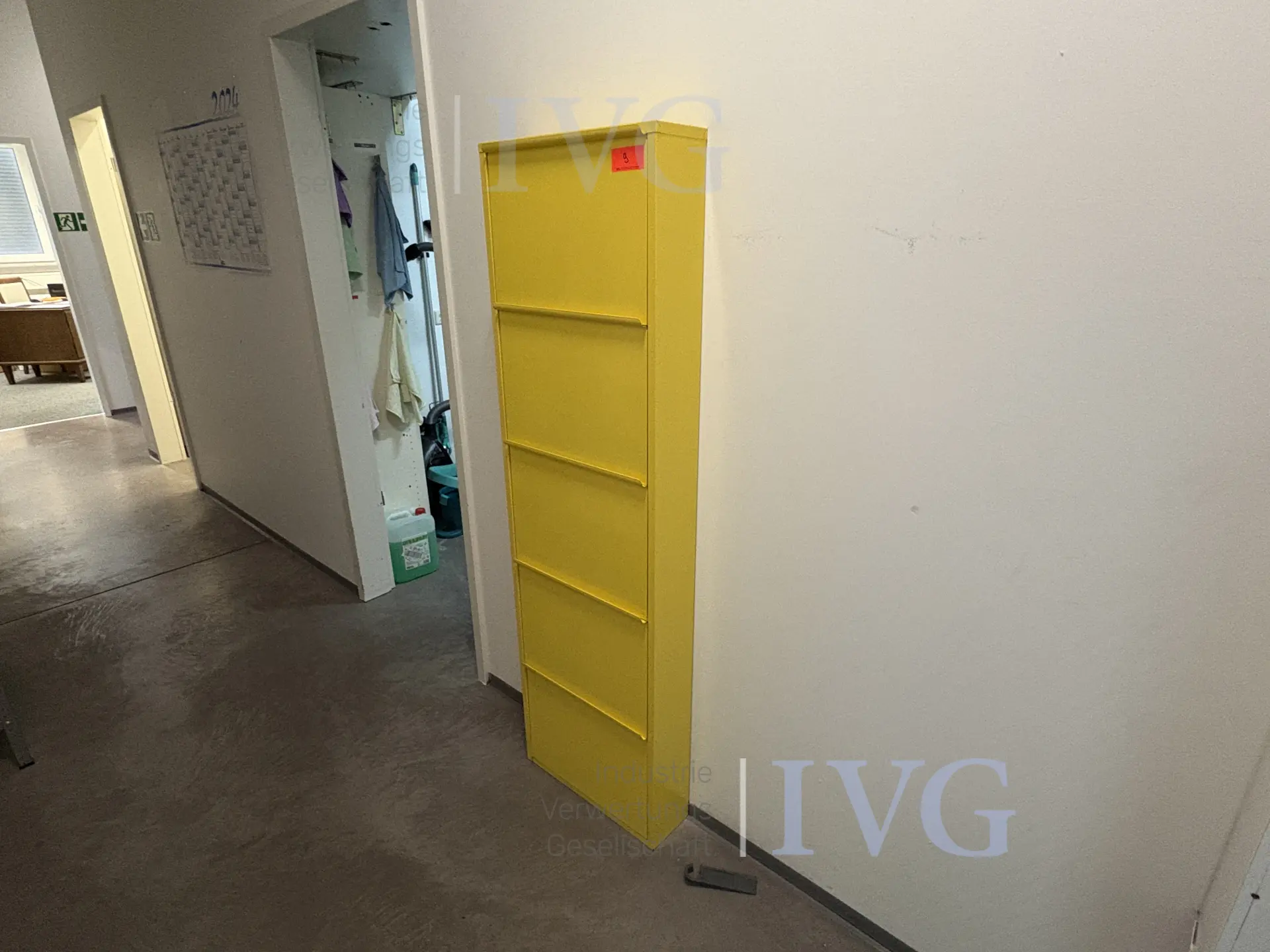 Schoenenkast (geel) – foto 2 – kavel bij IVG, Reutlingen