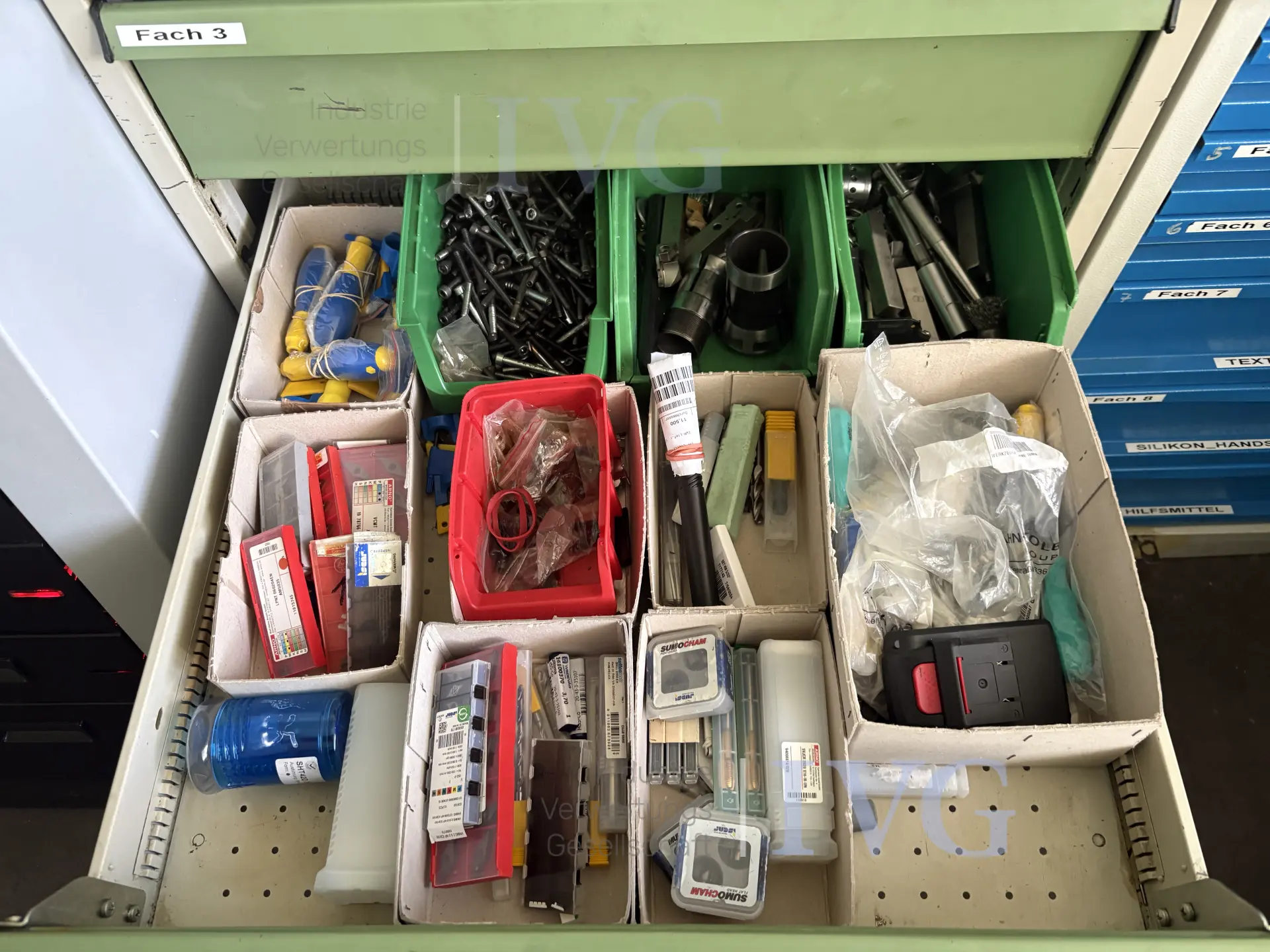 Stalen kast (grijs/groen) – foto 4 – kavel bij IVG, Mahlstetten
