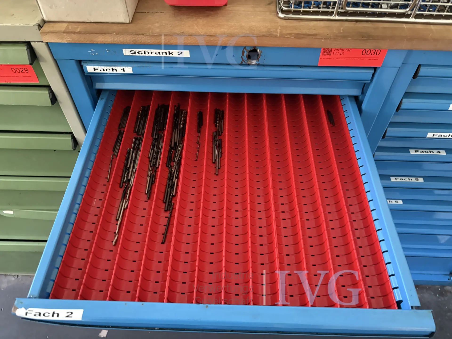 Stalen kasten (blauw) – foto 3 – kavel bij IVG, Mahlstetten