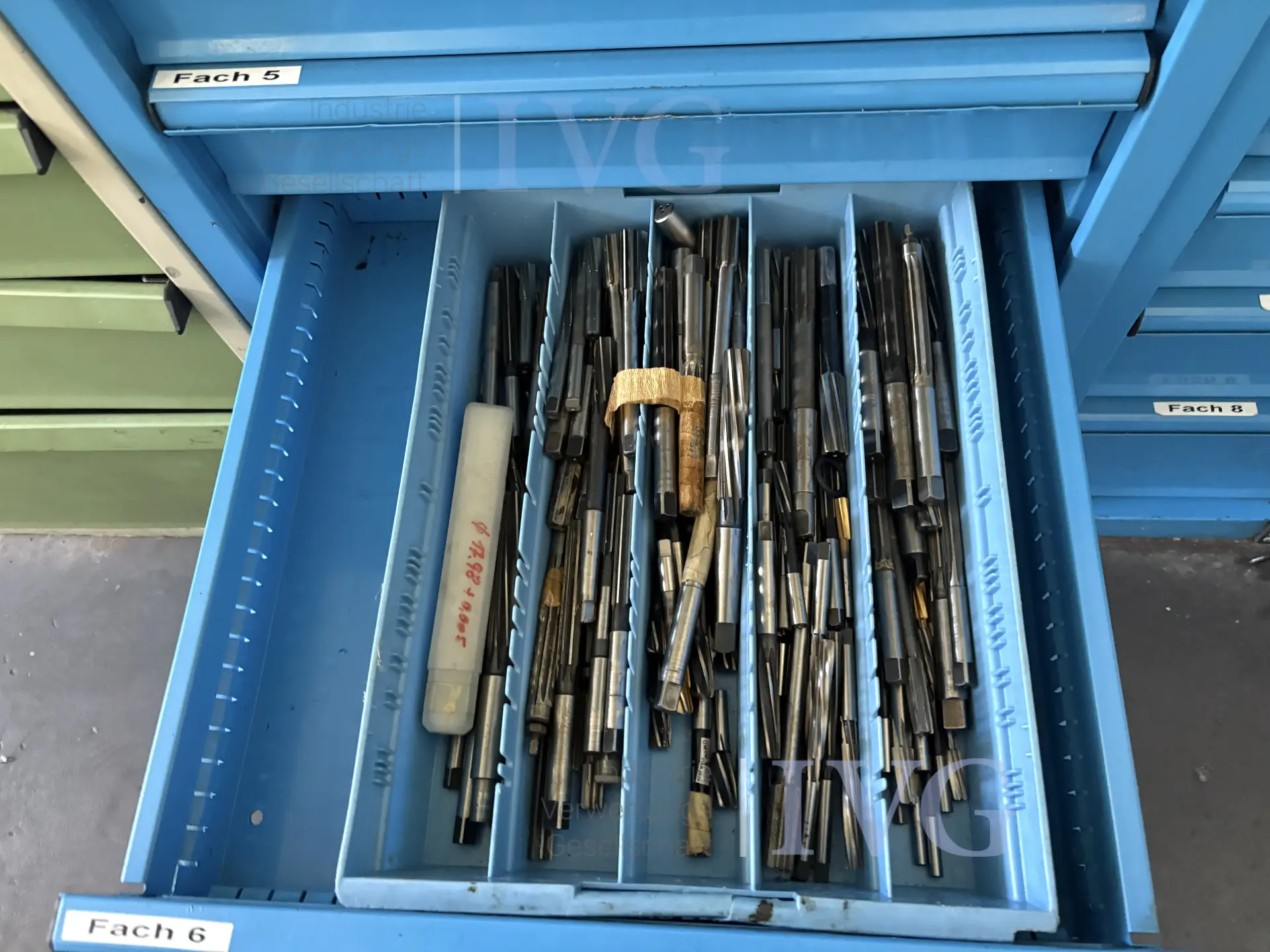 Stalen kasten (blauw) – foto 7 – kavel bij IVG, Mahlstetten