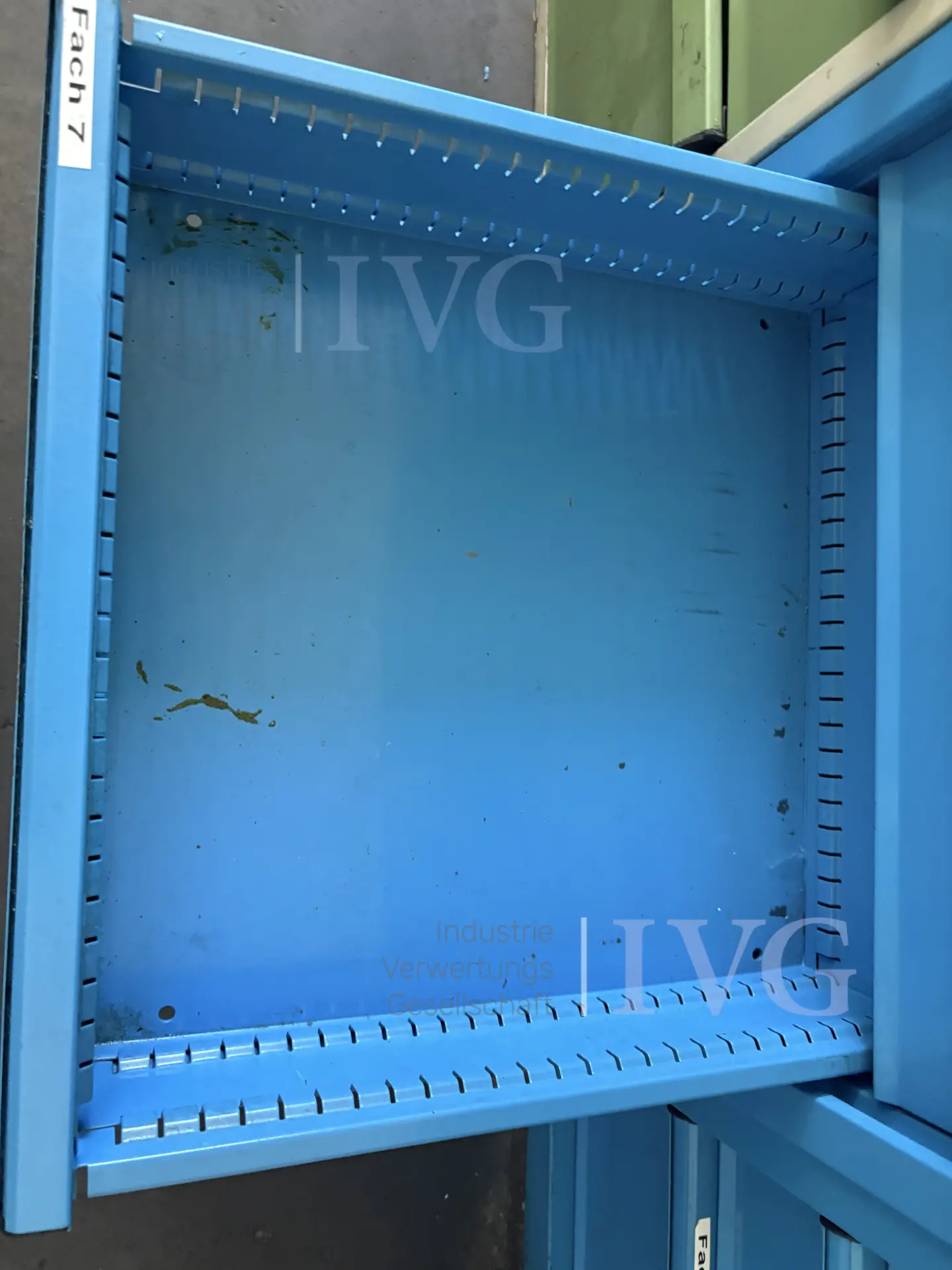 Stalen kasten (blauw) – foto 8 – kavel bij IVG, Mahlstetten