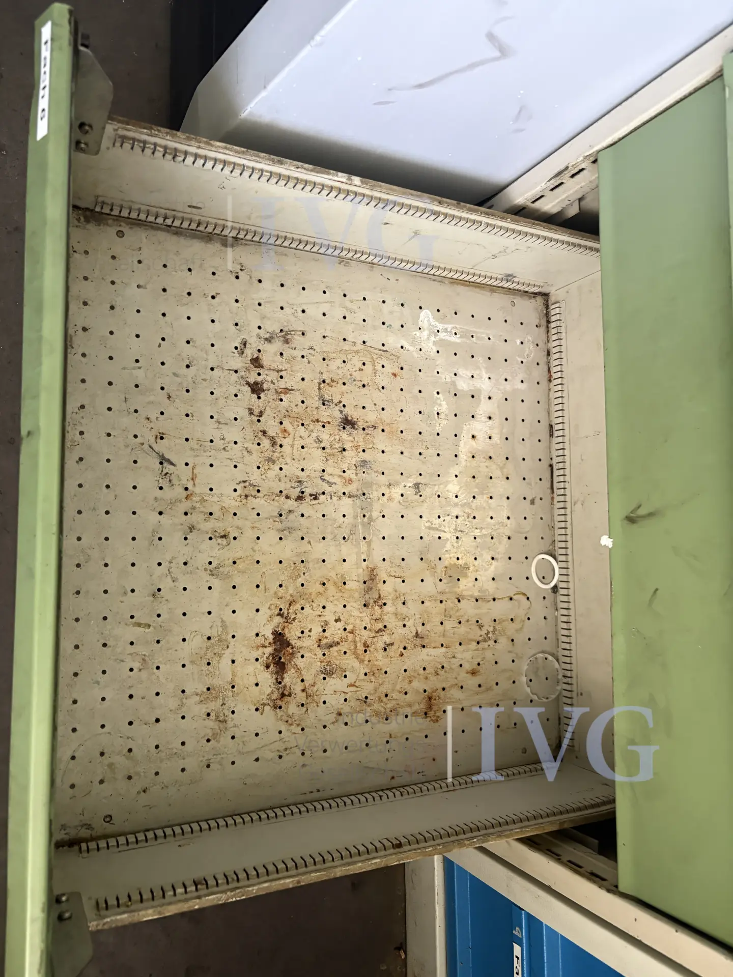 Stalen kast (grijs/groen) – foto 5 – kavel bij IVG, Mahlstetten