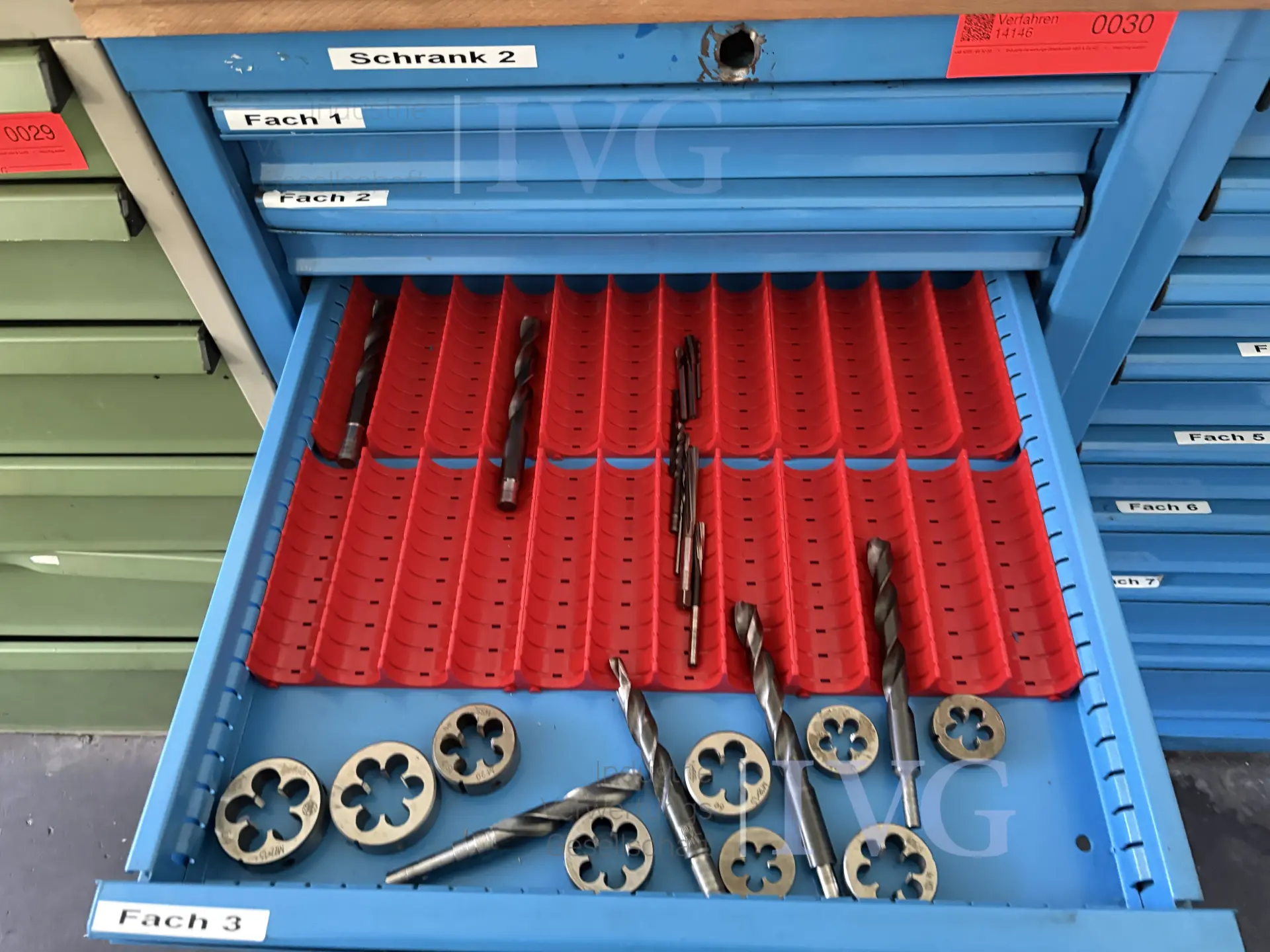Stalen kasten (blauw) – foto 4 – kavel bij IVG, Mahlstetten
