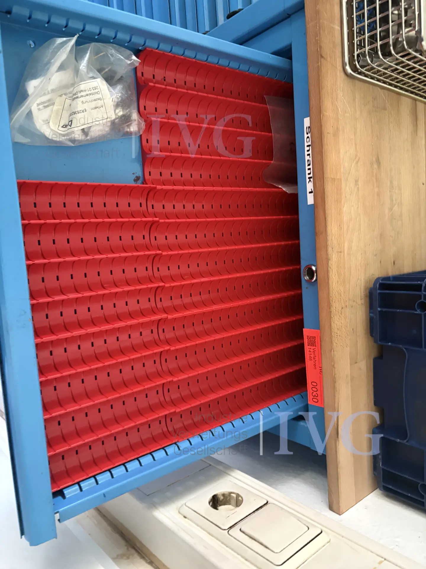 Stalen kasten (blauw) – foto 10 – kavel bij IVG, Mahlstetten