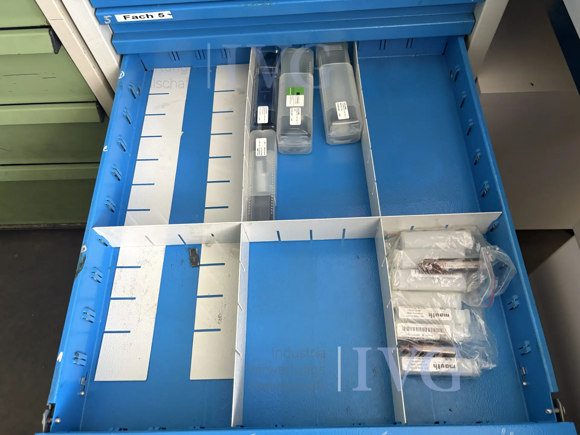 Stalen kast (grijs/blauw) – foto 5 – kavel bij IVG, Mahlstetten