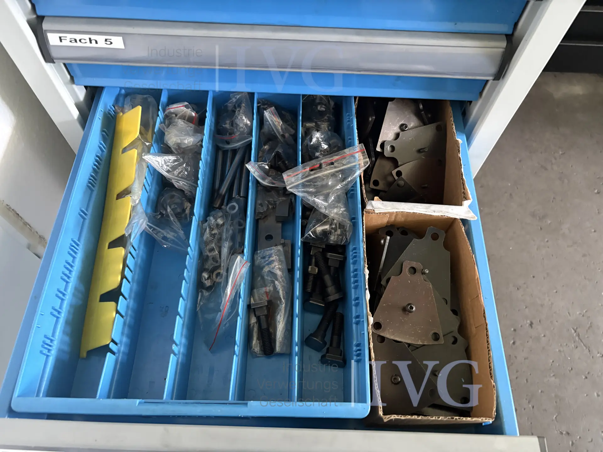 Stalen kast (blauw/grijs) – foto 6 – kavel bij IVG, Mahlstetten