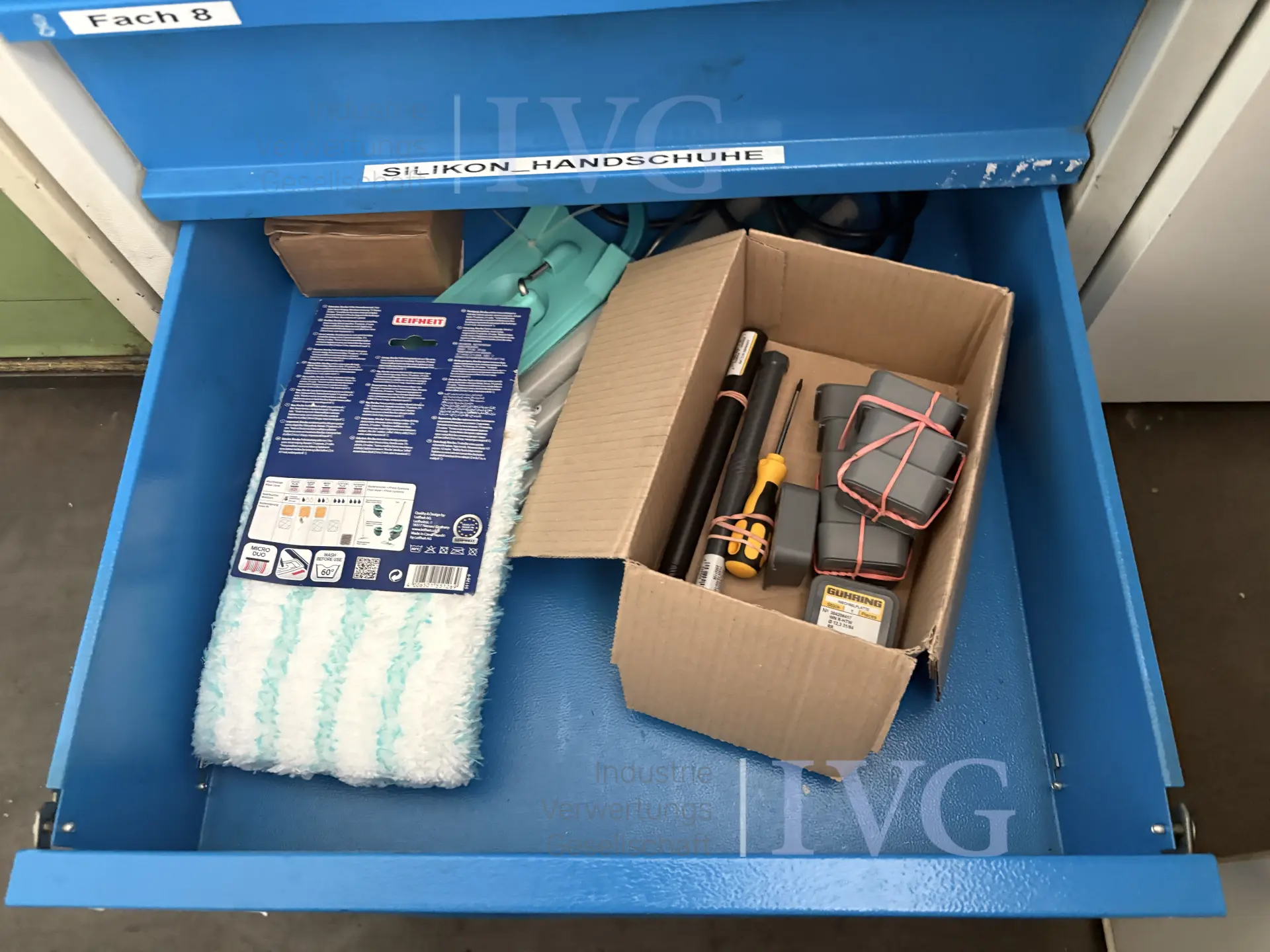 Stalen kast (grijs/blauw) – foto 7 – kavel bij IVG, Mahlstetten