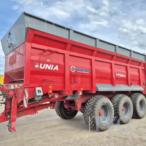 Tridem-Stalldungstreuer UNIA Tytan 36